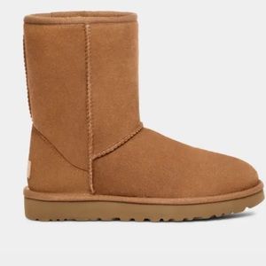 New in box UGG mens classic short II
